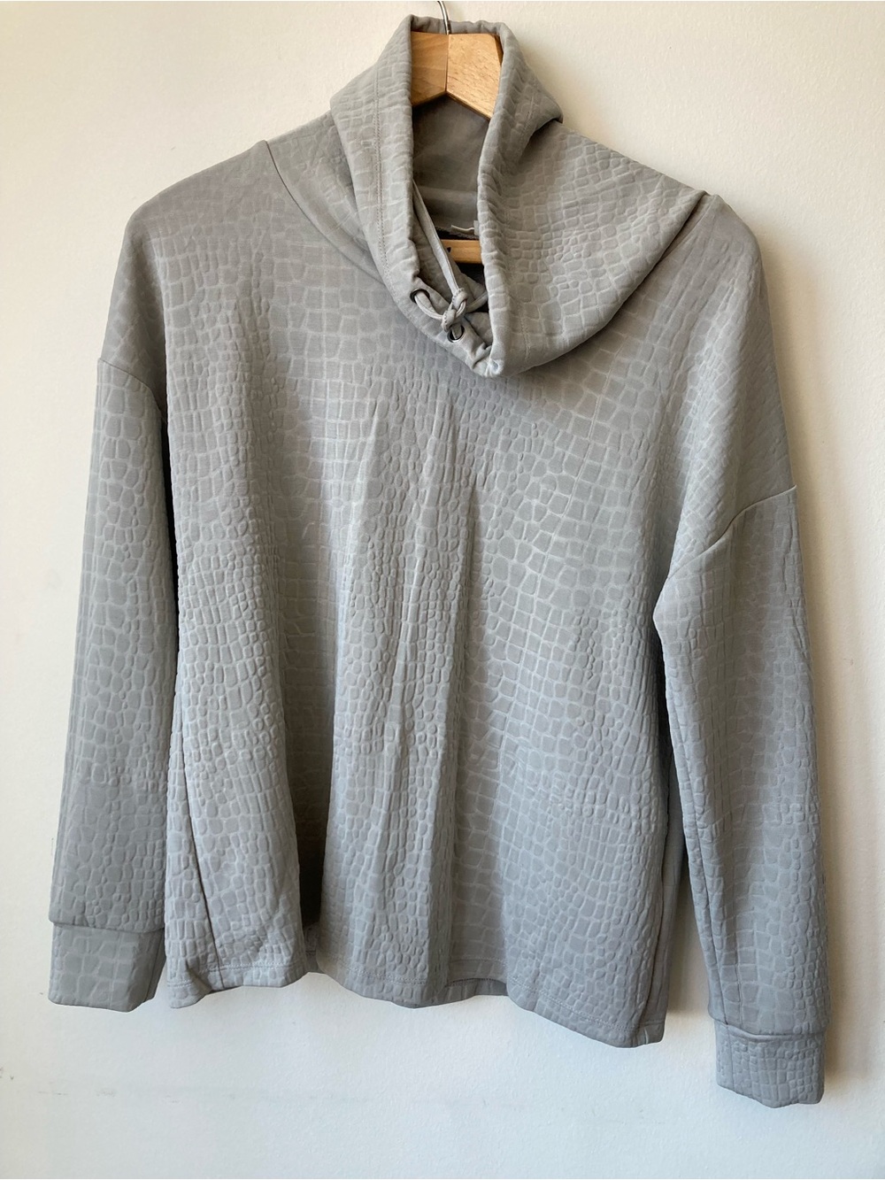 Cable & Gauge Cowl Neck Pullover Sweater Top Gray Women S Long Sleeves Embossed